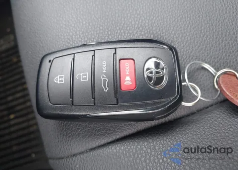 2022 Toyota Corolla Cross Xle from USA, damaged, VIN 7MUDAABG3NV024379